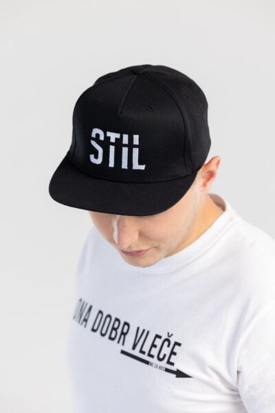 Crna kapa s ravnim siltom ansambla stil